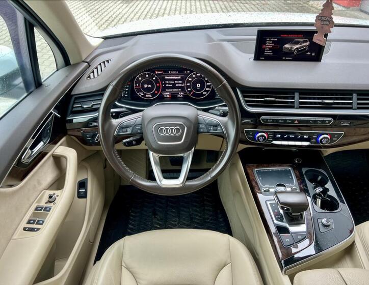 Audi Q7 10