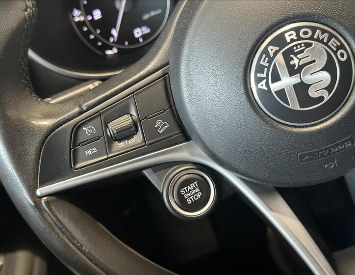 Alfa Romeo Stelvio 31