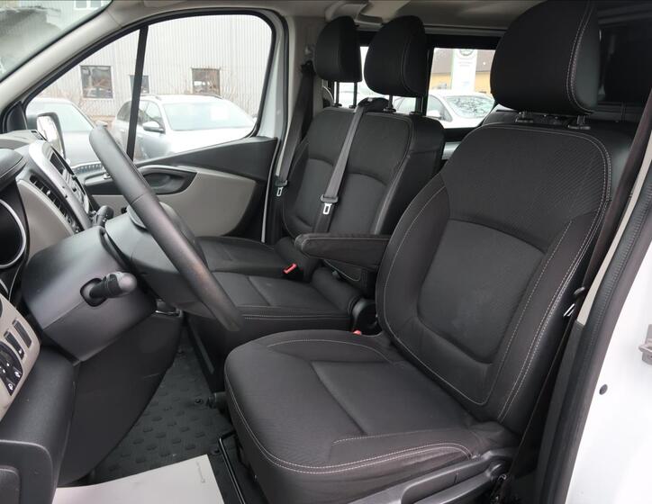 Renault Trafic 10