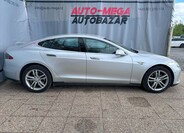 Tesla Model S 4