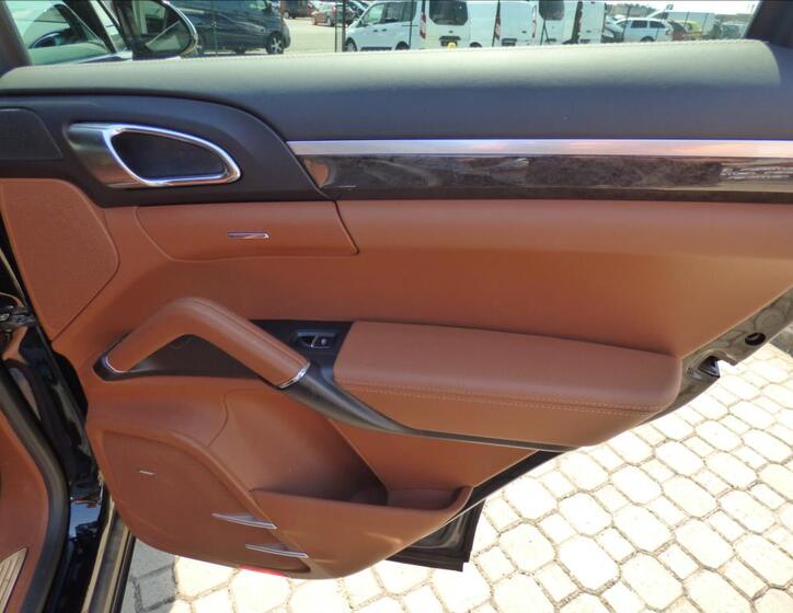 Porsche Cayenne 56