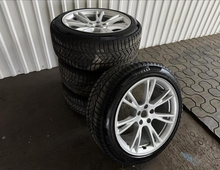 Tesla Model Y 36