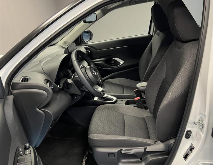 Toyota Yaris Cross 8