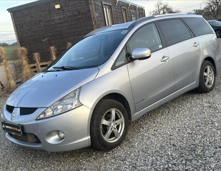 Mitsubishi Grandis 1