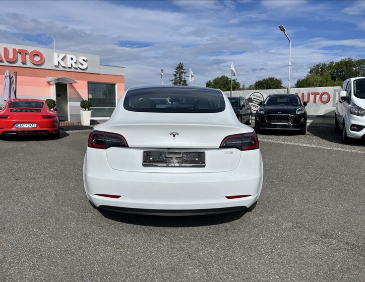 Tesla Model 3 7