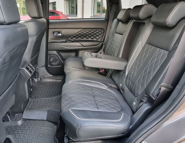 Mitsubishi Outlander 12