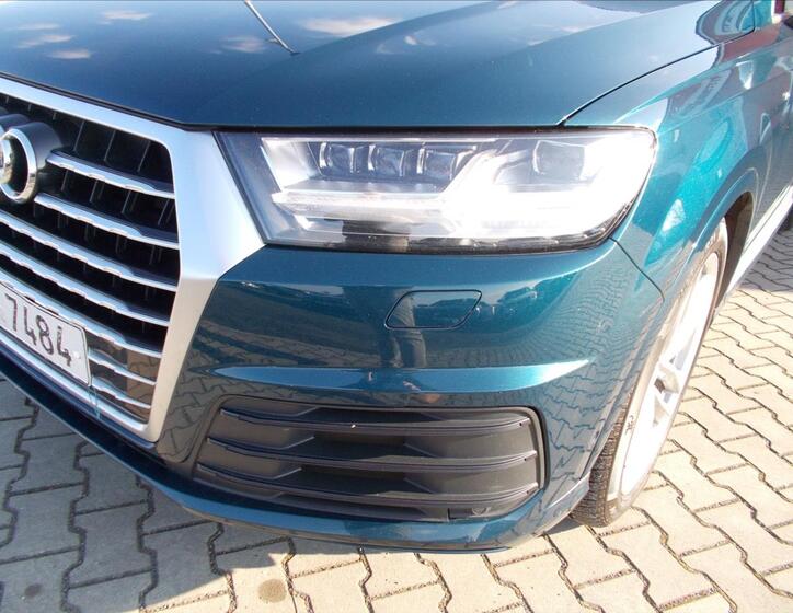 Audi Q7 6