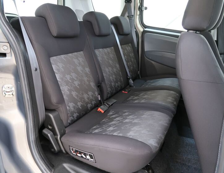 Opel Combo 24