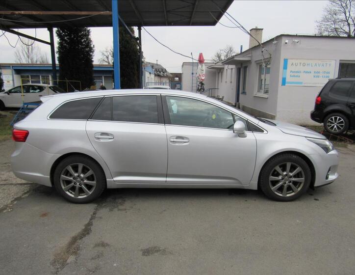 Toyota Avensis 8