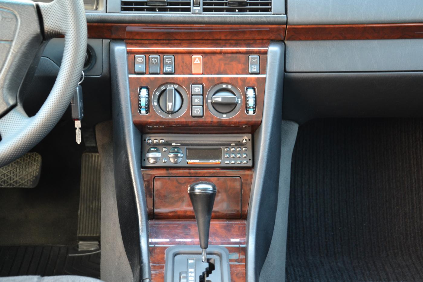 Mercedes-Benz 124