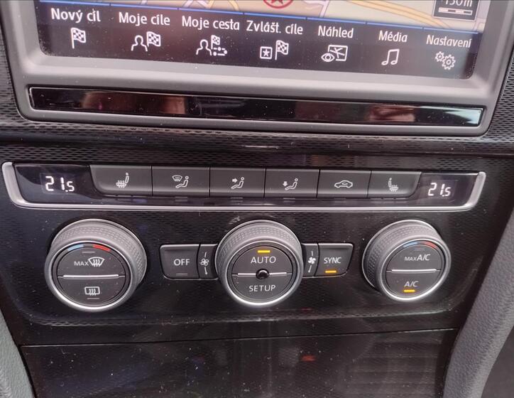 Volkswagen Golf 11