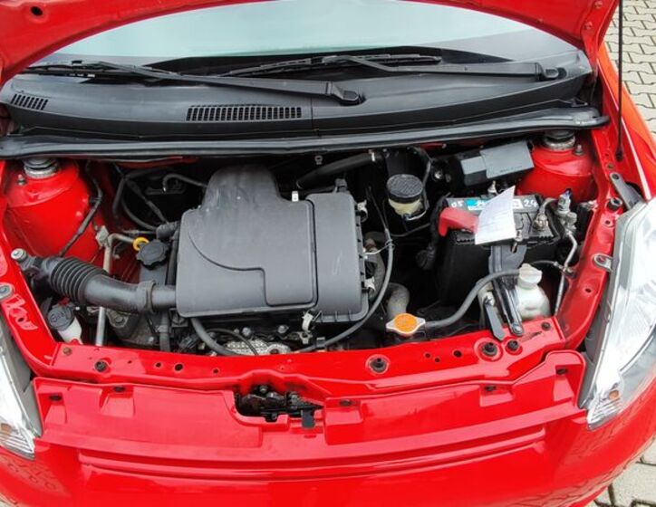 Daihatsu Sirion 18