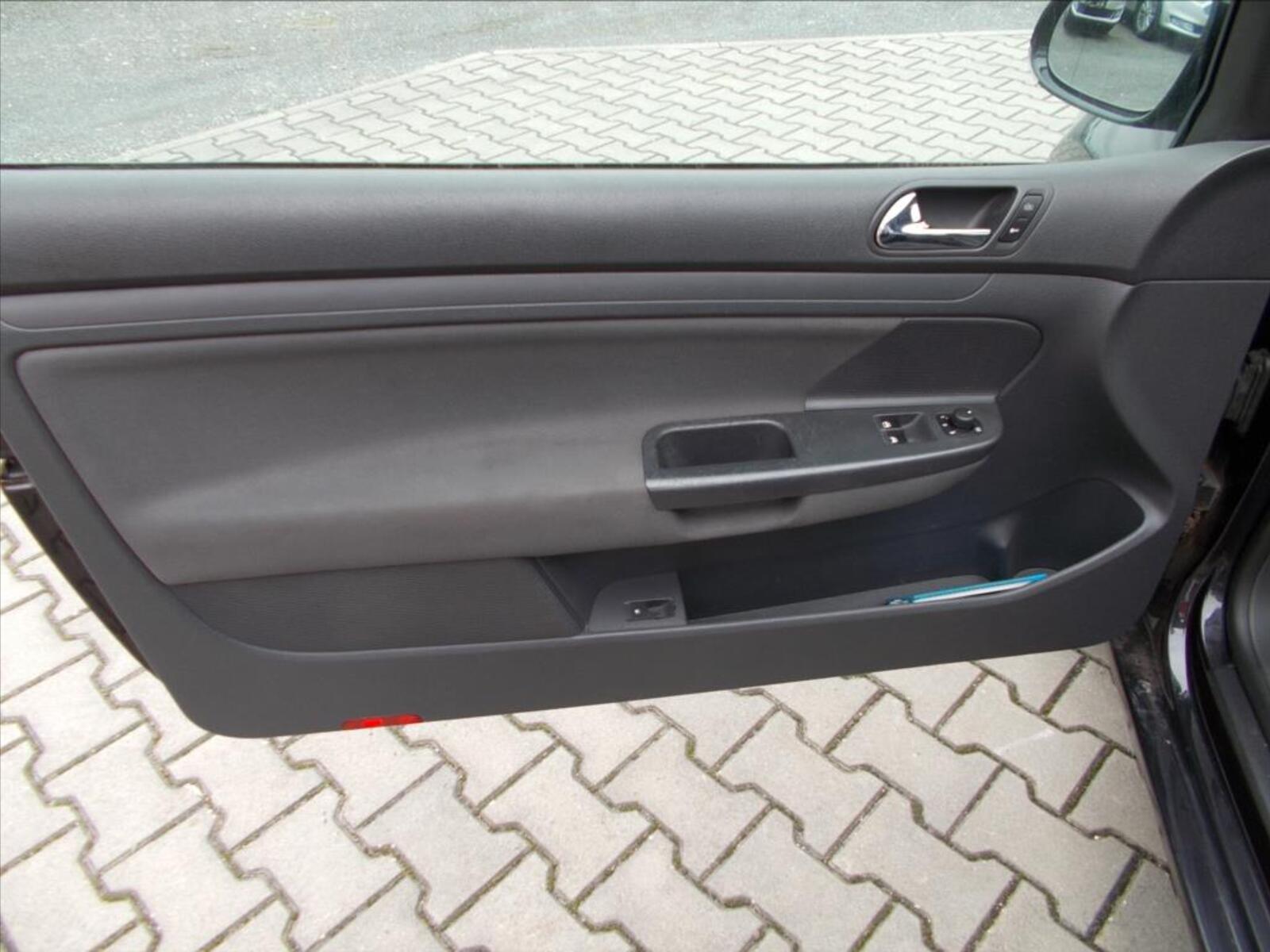 Volkswagen Golf 23