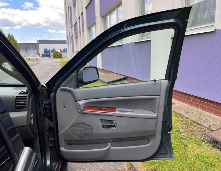 Jeep Grand Cherokee 25