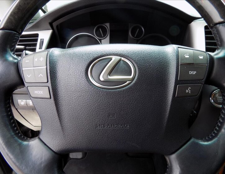 Lexus LX 570 34
