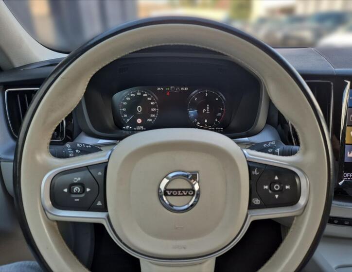 Volvo XC60 8