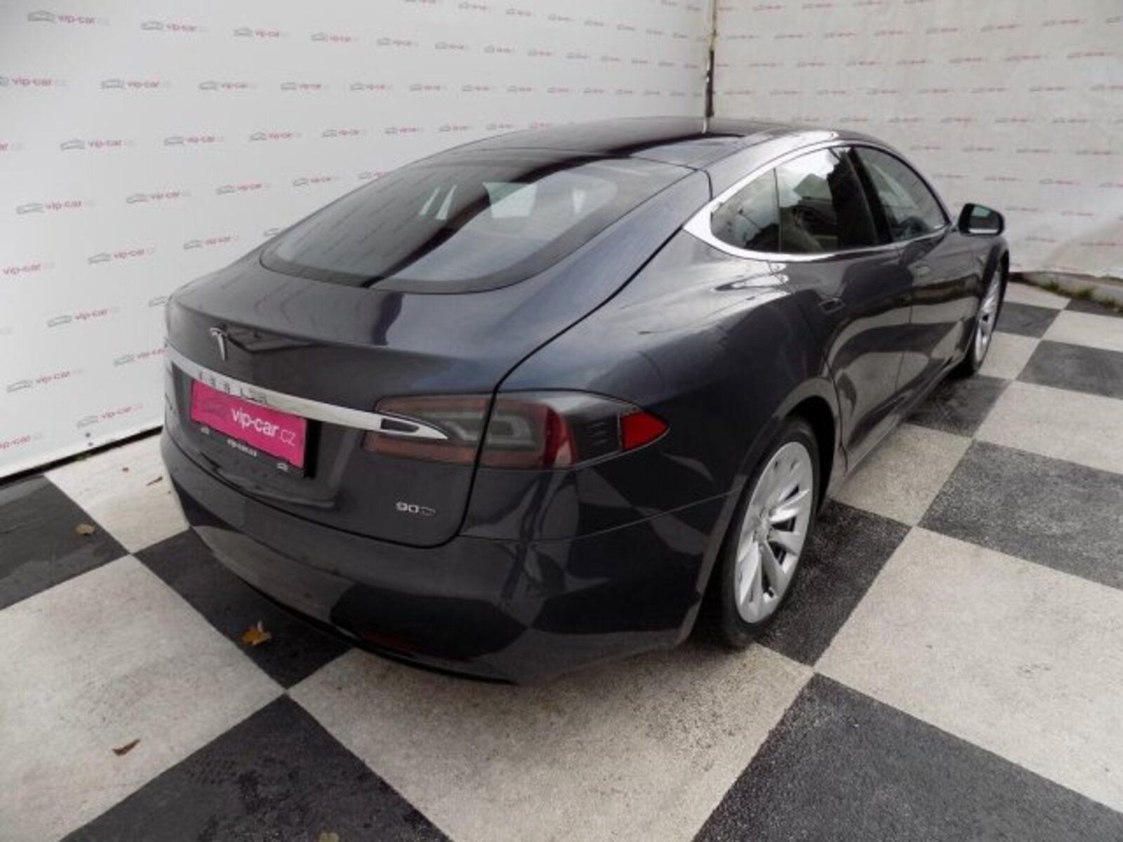 Tesla Model S 10