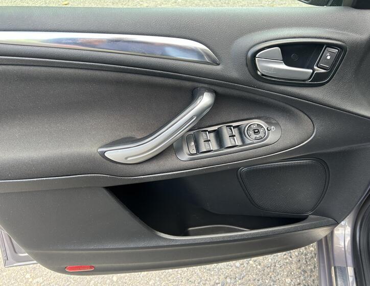 Ford Galaxy 28