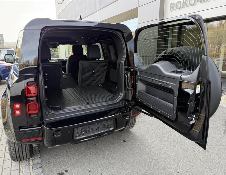 Land Rover Defender 24