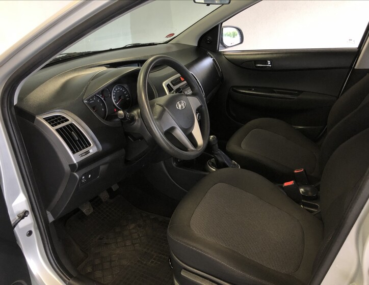 Hyundai i20 9