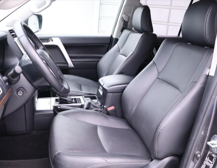 Toyota Land Cruiser 11