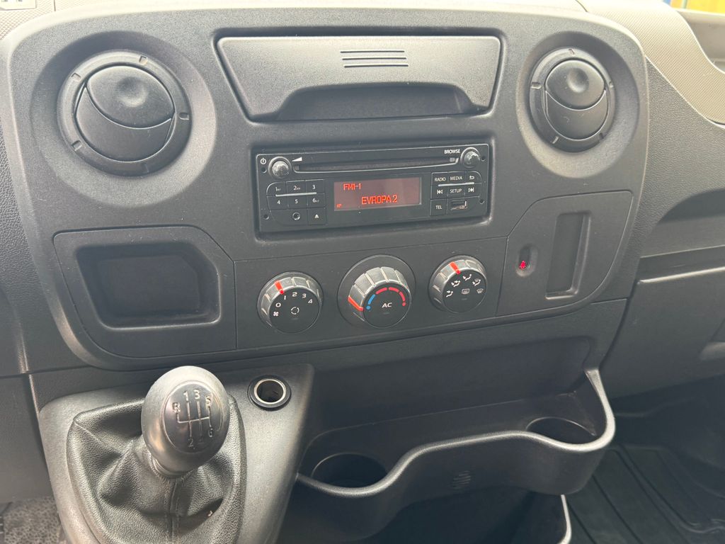 Nissan NV400