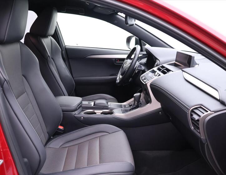 Lexus NX 300h 12