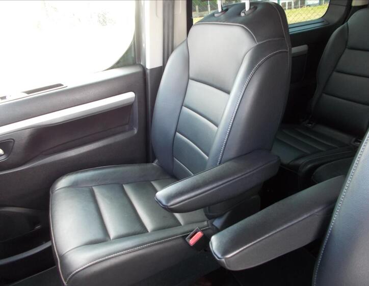 Peugeot Traveller 28