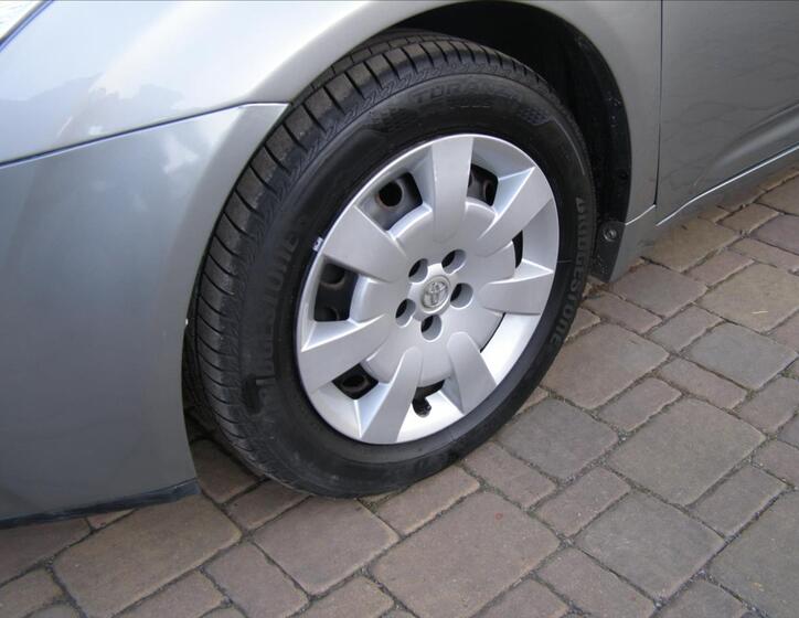 Toyota Avensis 10