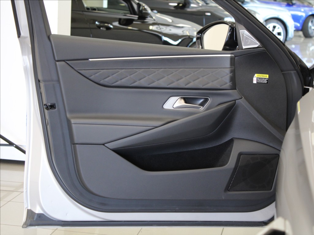 DS Automobiles DS9