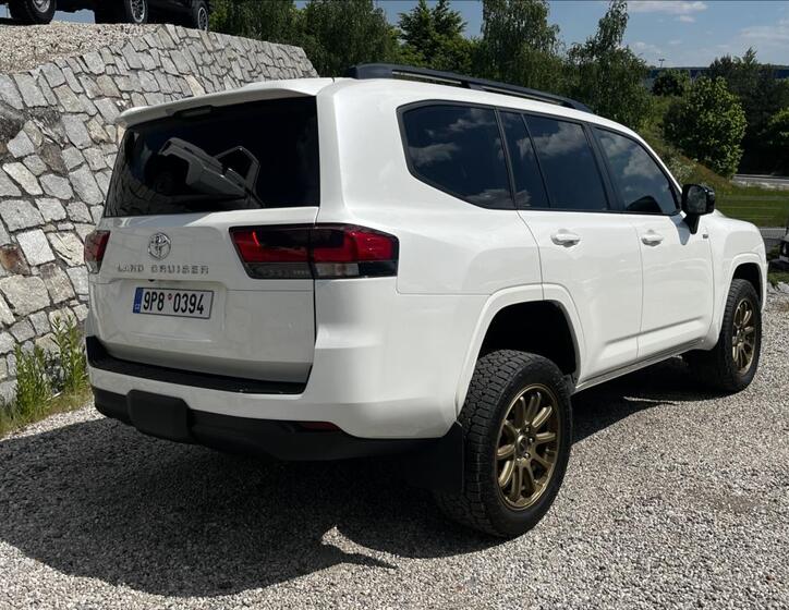 Toyota Land Cruiser 5