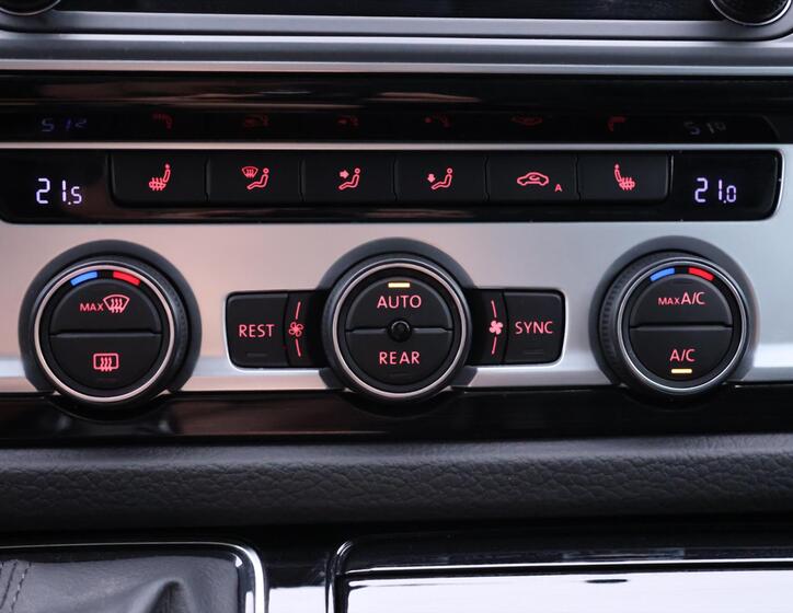 Volkswagen Multivan 23