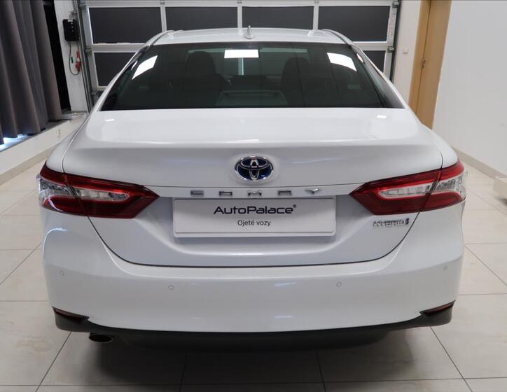 Toyota Camry 5