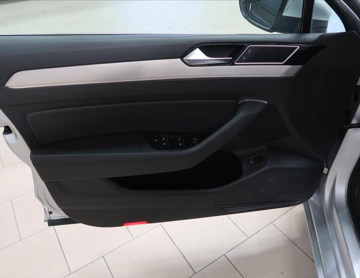 Volkswagen Passat 10