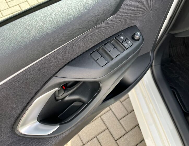 Toyota Yaris 12