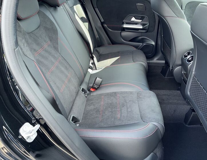 Mercedes-Benz GLA 7