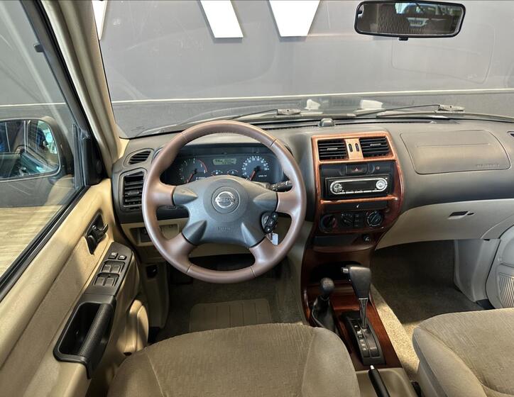 Nissan Terrano 25