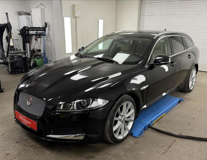 Jaguar XF 3