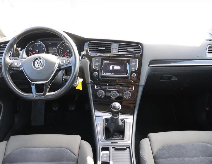 Volkswagen Golf 24