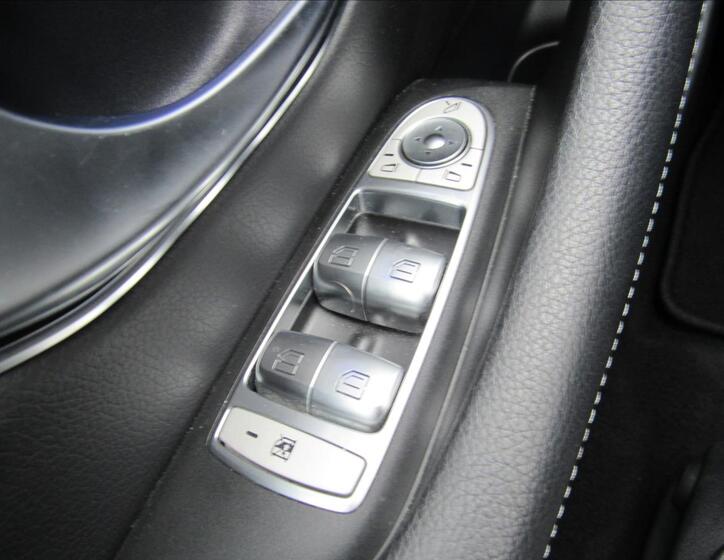 Mercedes-Benz Třídy E 28