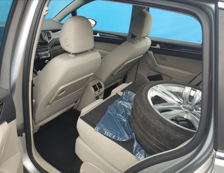 Volkswagen Golf 10