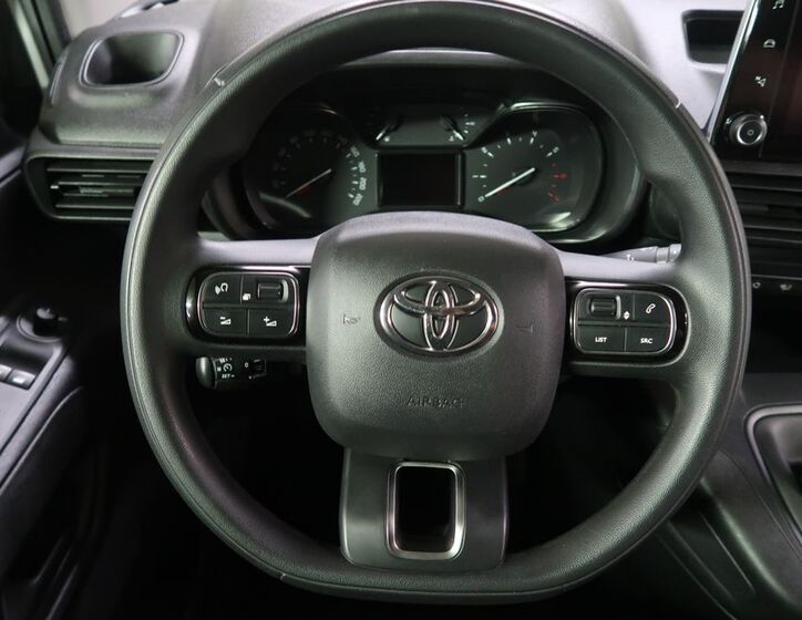 Toyota ProAce 13