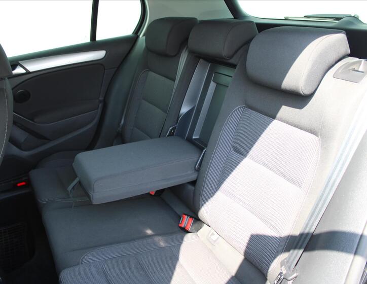 Volkswagen Golf 10