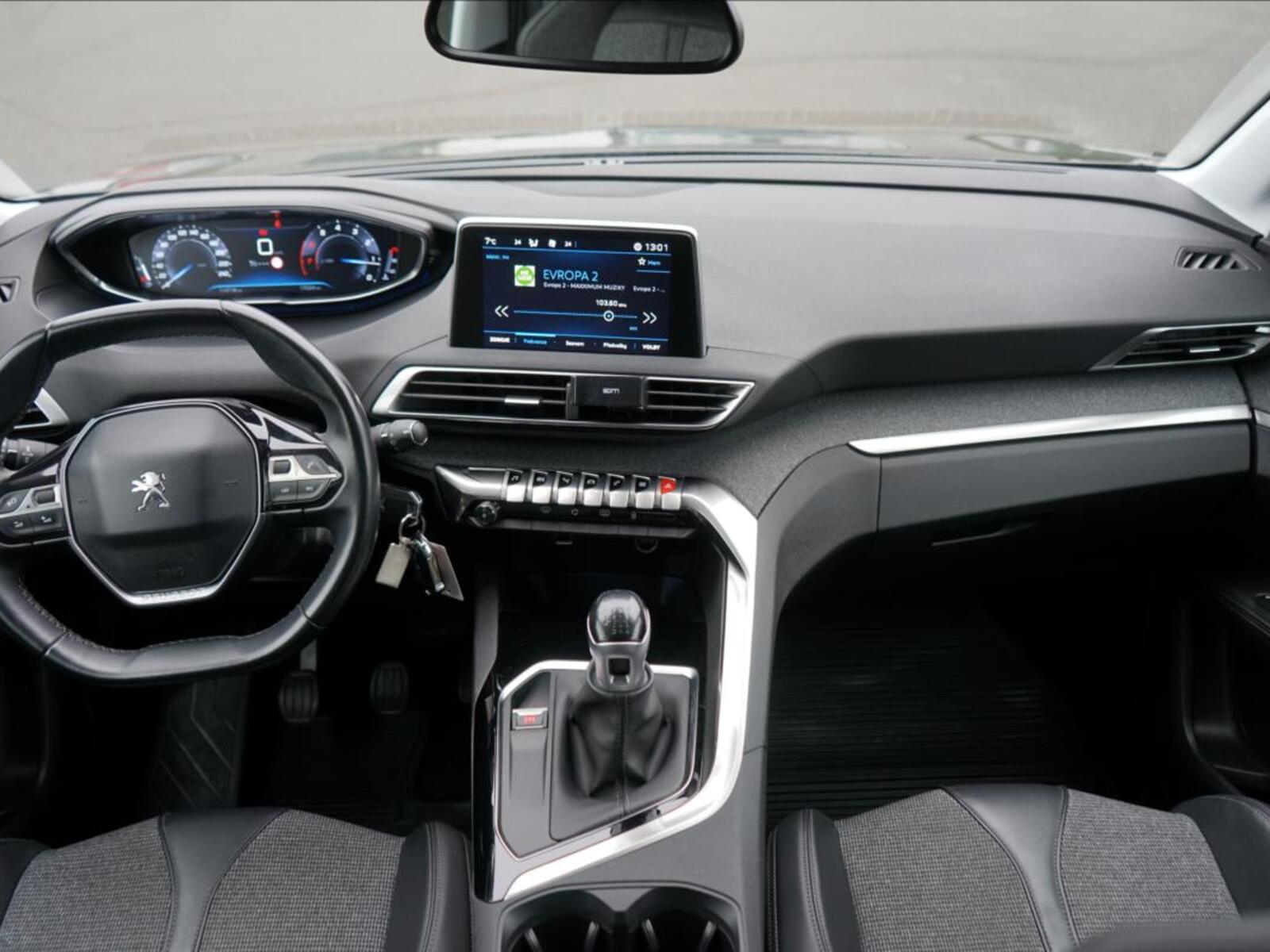 Peugeot 3008 8