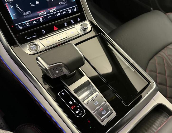 Audi Q8 26