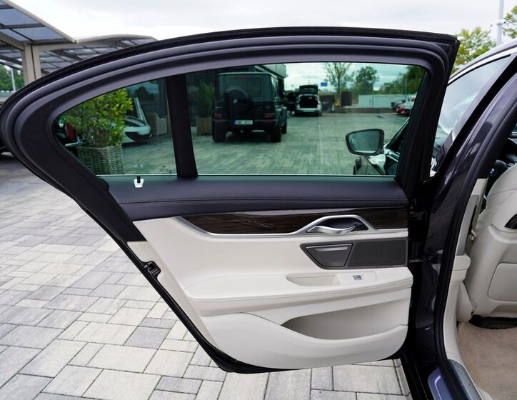 BMW Řada 7 16
