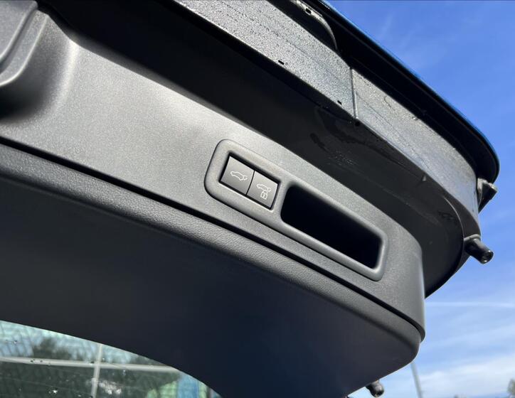 Lexus UX 250h 15