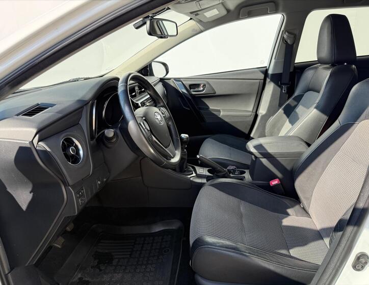 Toyota Auris 8
