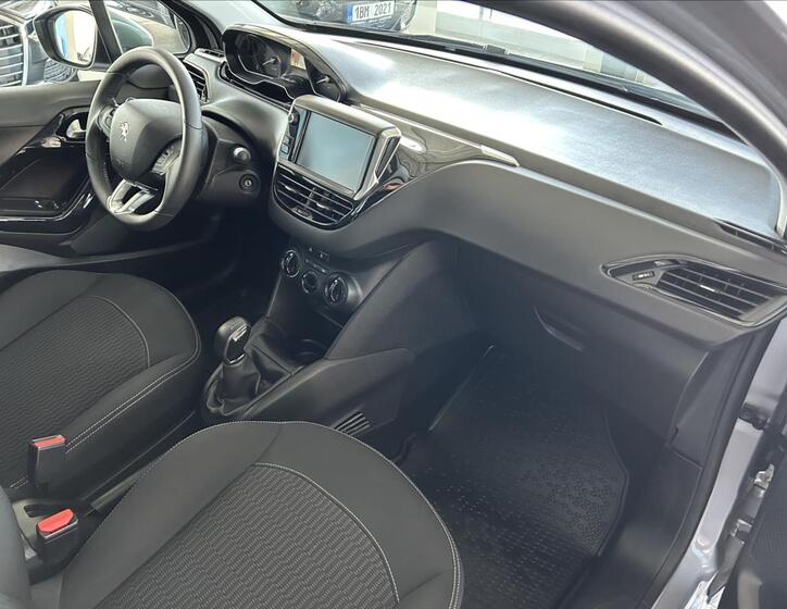 Peugeot 208 9