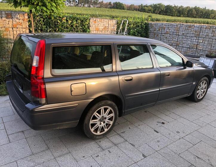 Volvo V70 3